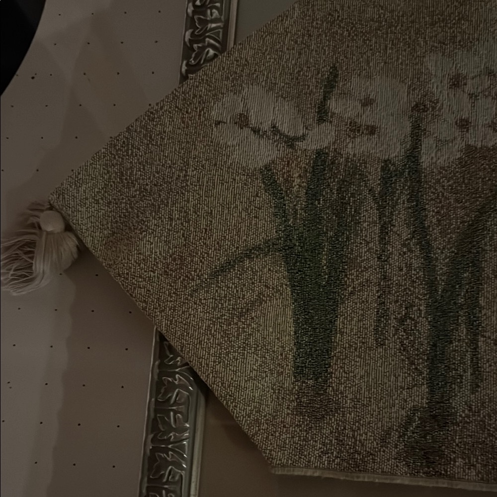 Floral Patterned Table Runner - Picture 4 of 4